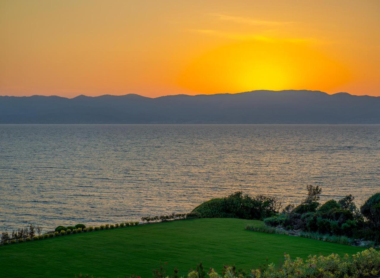 The Nowness Luxury Hotel & Spa Adulty Only Çeşme Exteriör bild